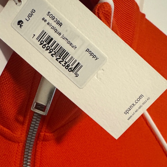 SPANX Exclusive: Poppy Color AirEssentials® Pique Sleeveless Mockneck (L) - Picture 7 of 10